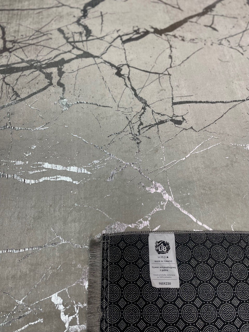 Dywan 160×230 cm – Antypoślizgowy, podstawa z gąbki 4 mm – Kremowo-Srebrny