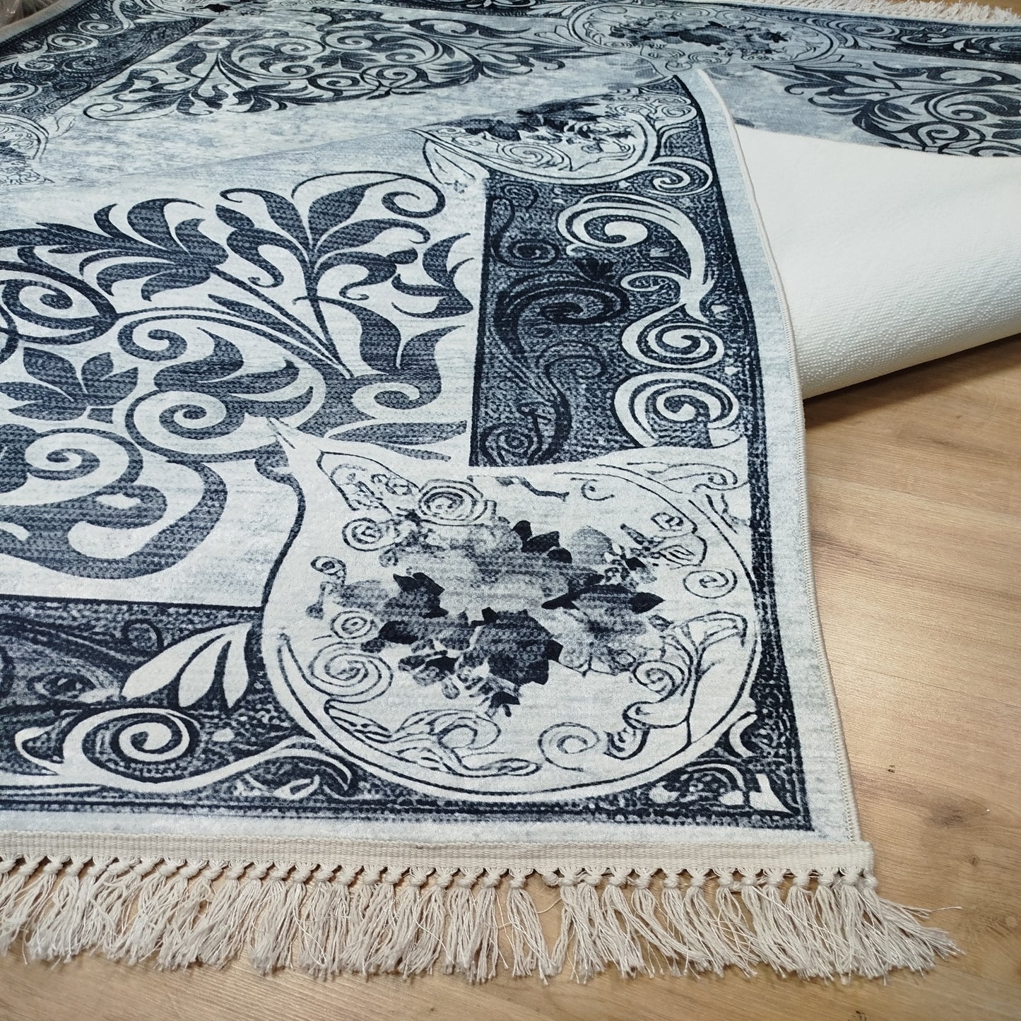 Dywan 180×250 cm – Antypoślizgowy, podstawa z gąbki 3,5 mm