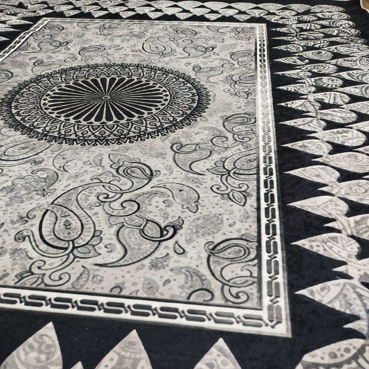 Dywan 160×200 cm – Antypoślizgowy, podstawa z gąbki 3,5 mm