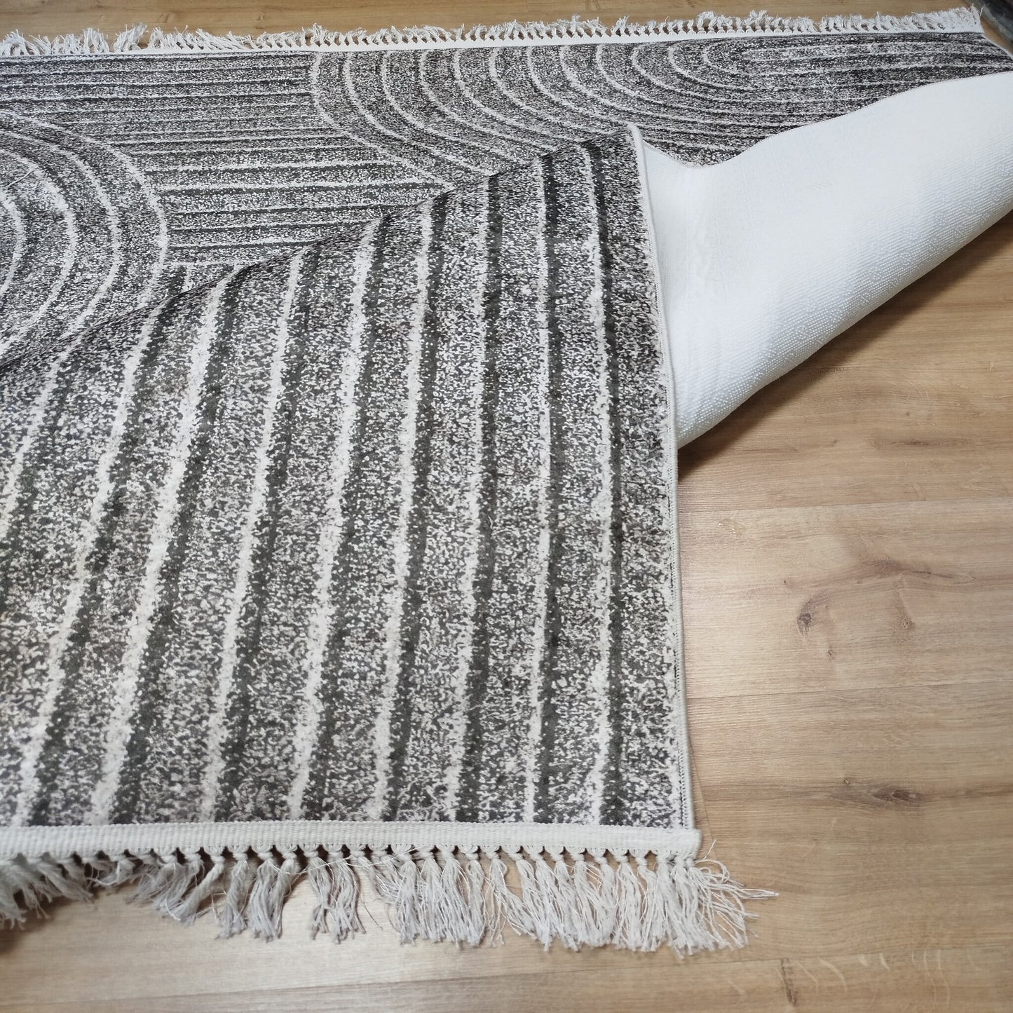 Brązowy dywan 160×200 cm – Antypoślizgowy, spód gąbkowy 3,5 mm