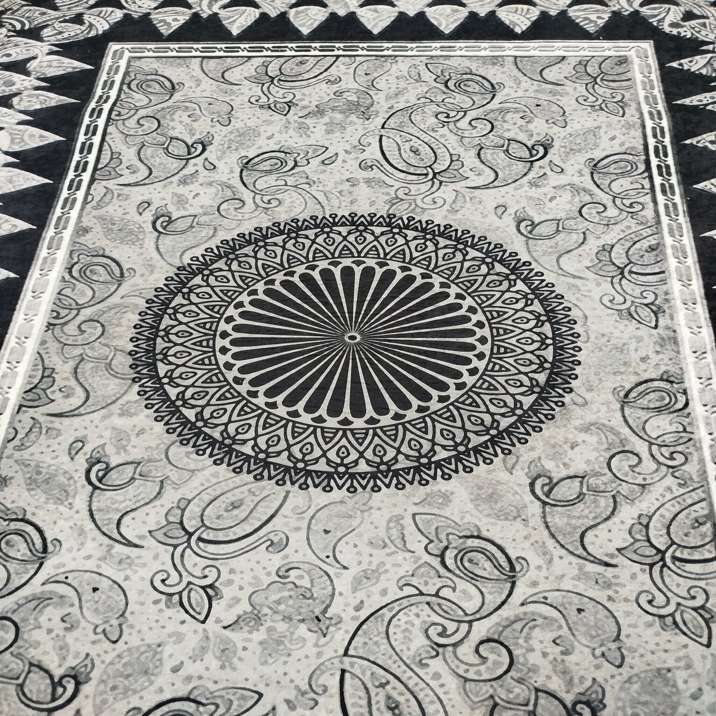 Dywan 160×200 cm – Antypoślizgowy, podstawa z gąbki 3,5 mm
