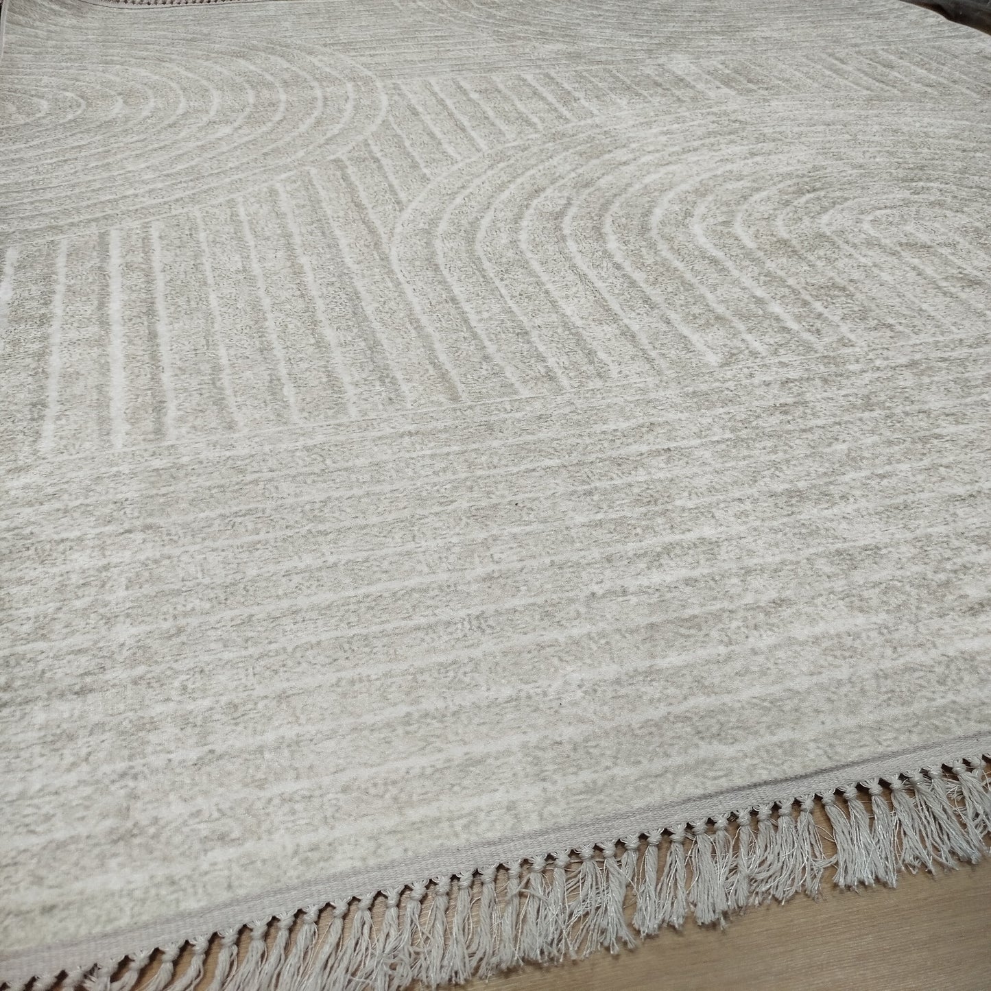 Kremowy dywan 160×200 cm – Antypoślizgowy, podkład z gąbki 3,5 mm
