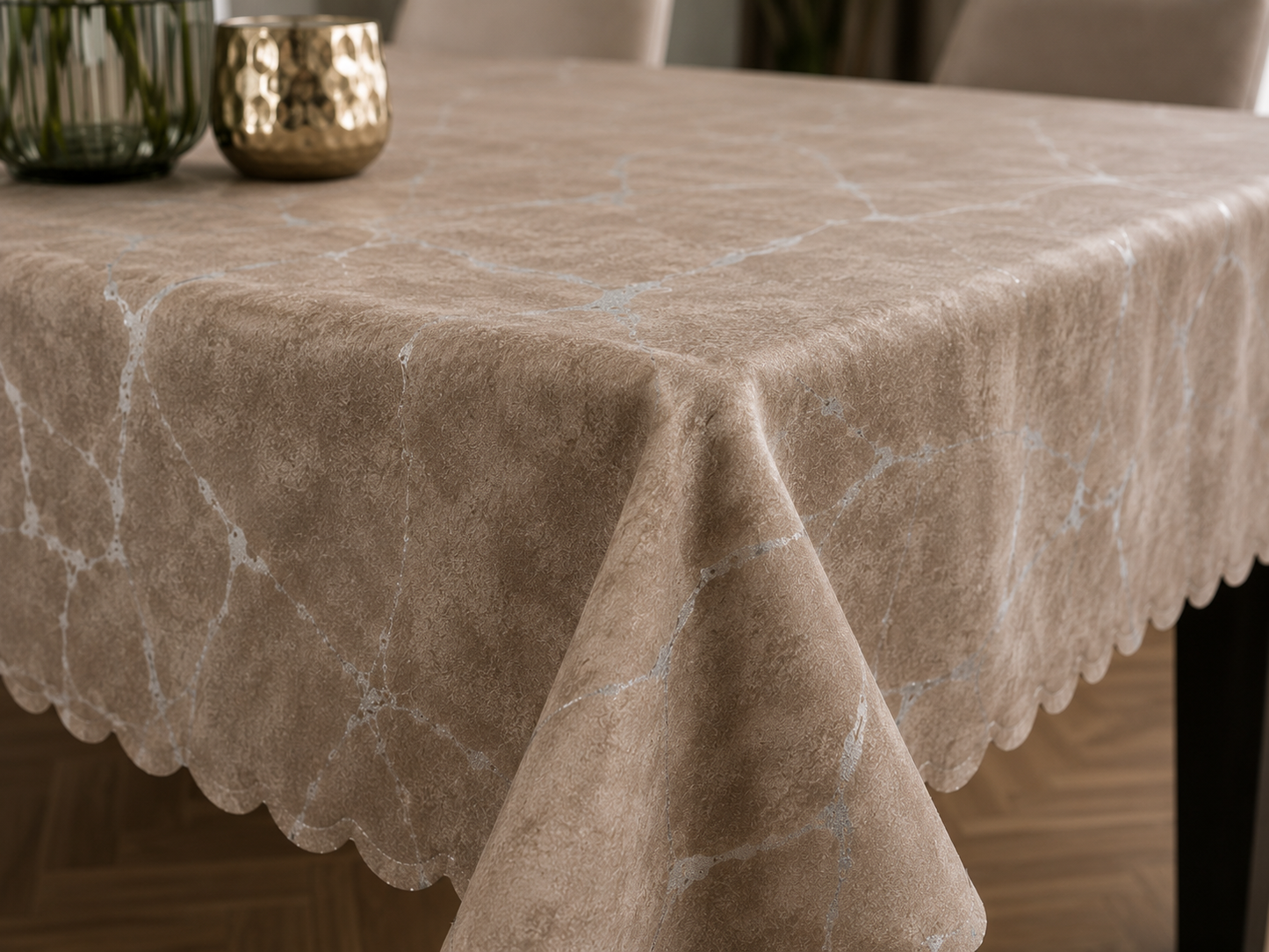 Obrus 150 × 260 cm, Cappuccino ze srebrnym marmurem