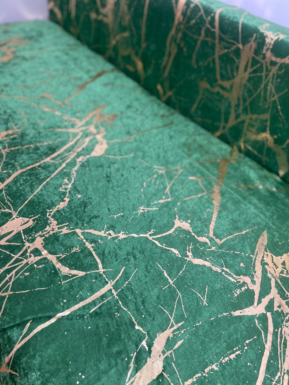 Antypoślizgowy Pokrowiec na Sofę z Gąbką - 170x210 cm - Zielony & Złoty