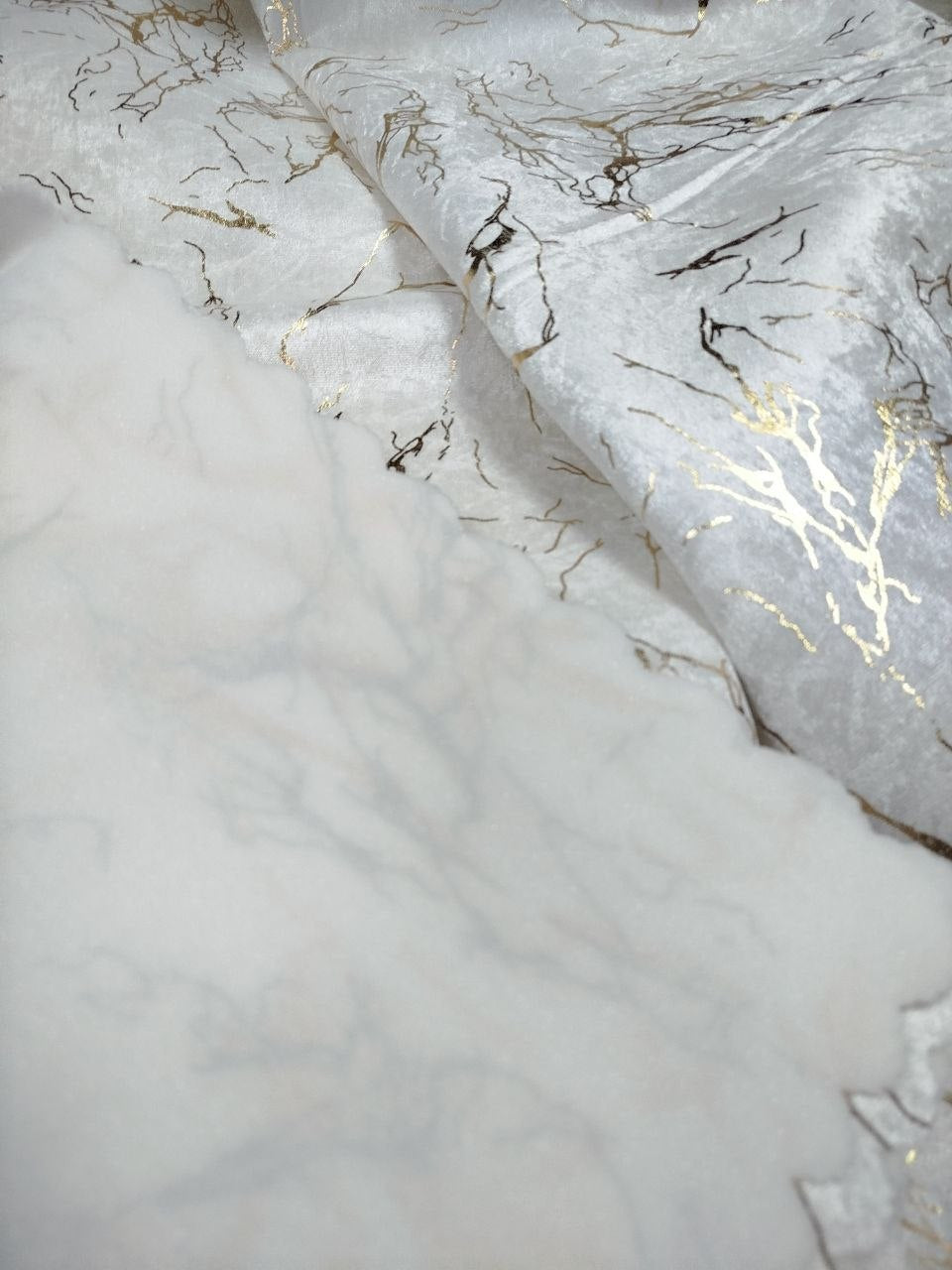 Protišmykový poťah na pohovku - 170x210 cm - Biela a zlatá